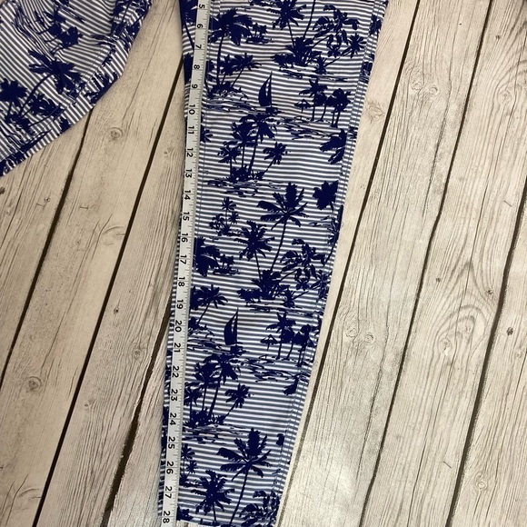 Vineyard Vines Island Scene Skinny Pants - Picture 7 of 10